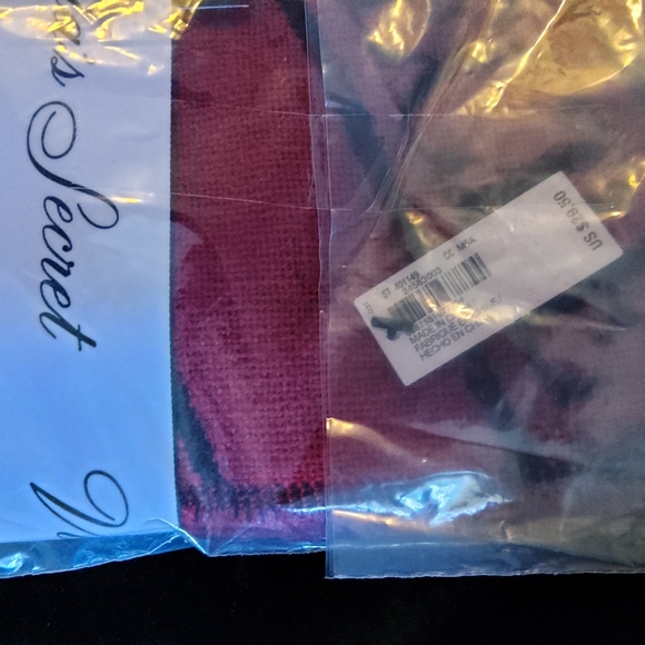 Victoria's Secret Woven Logo Scarf - Picture 5 of 5